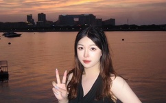 他的舌头探入蜜源毛毛虫说说